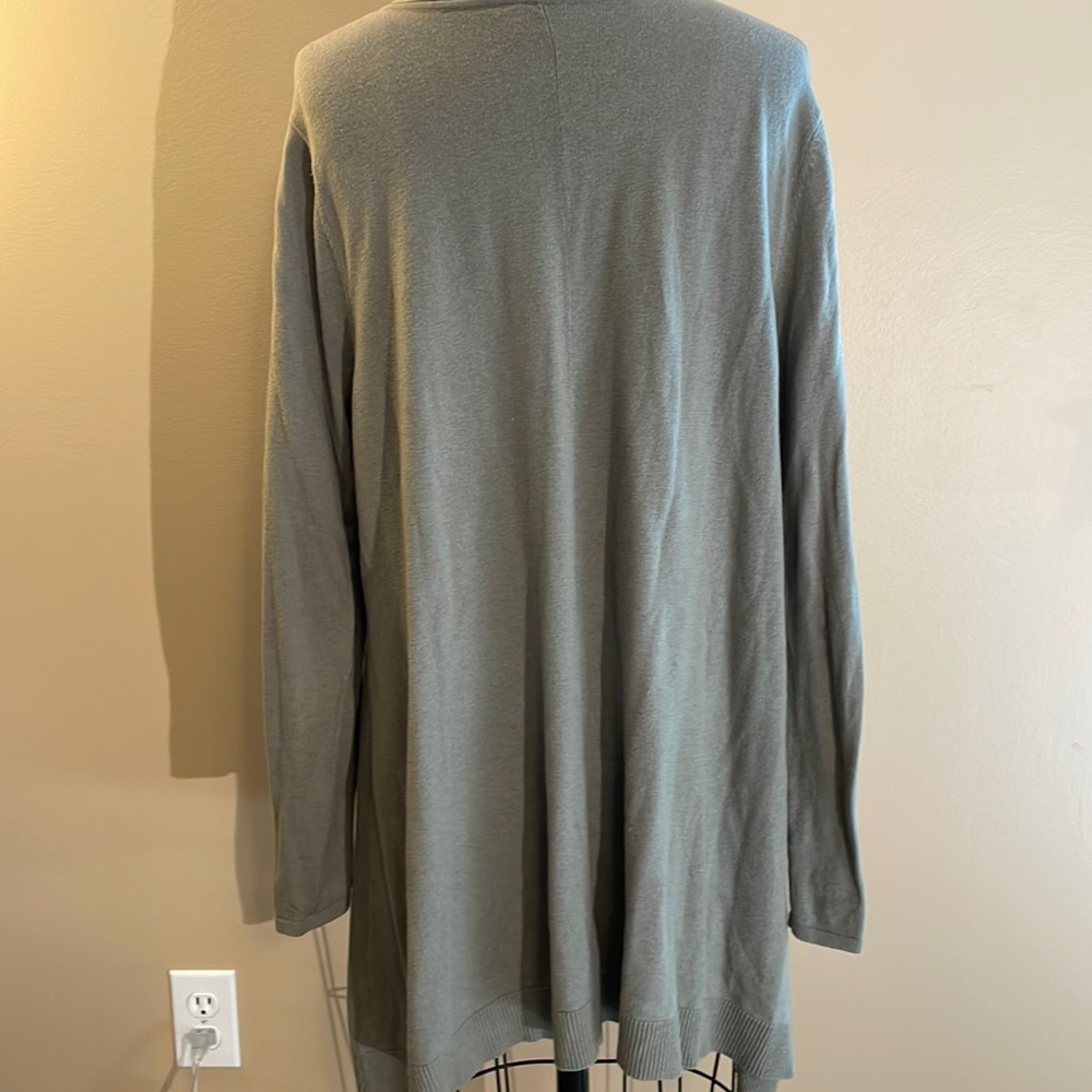 Chico’s sage green v-neck sweater tunic (size 3) - Picture 5 of 8